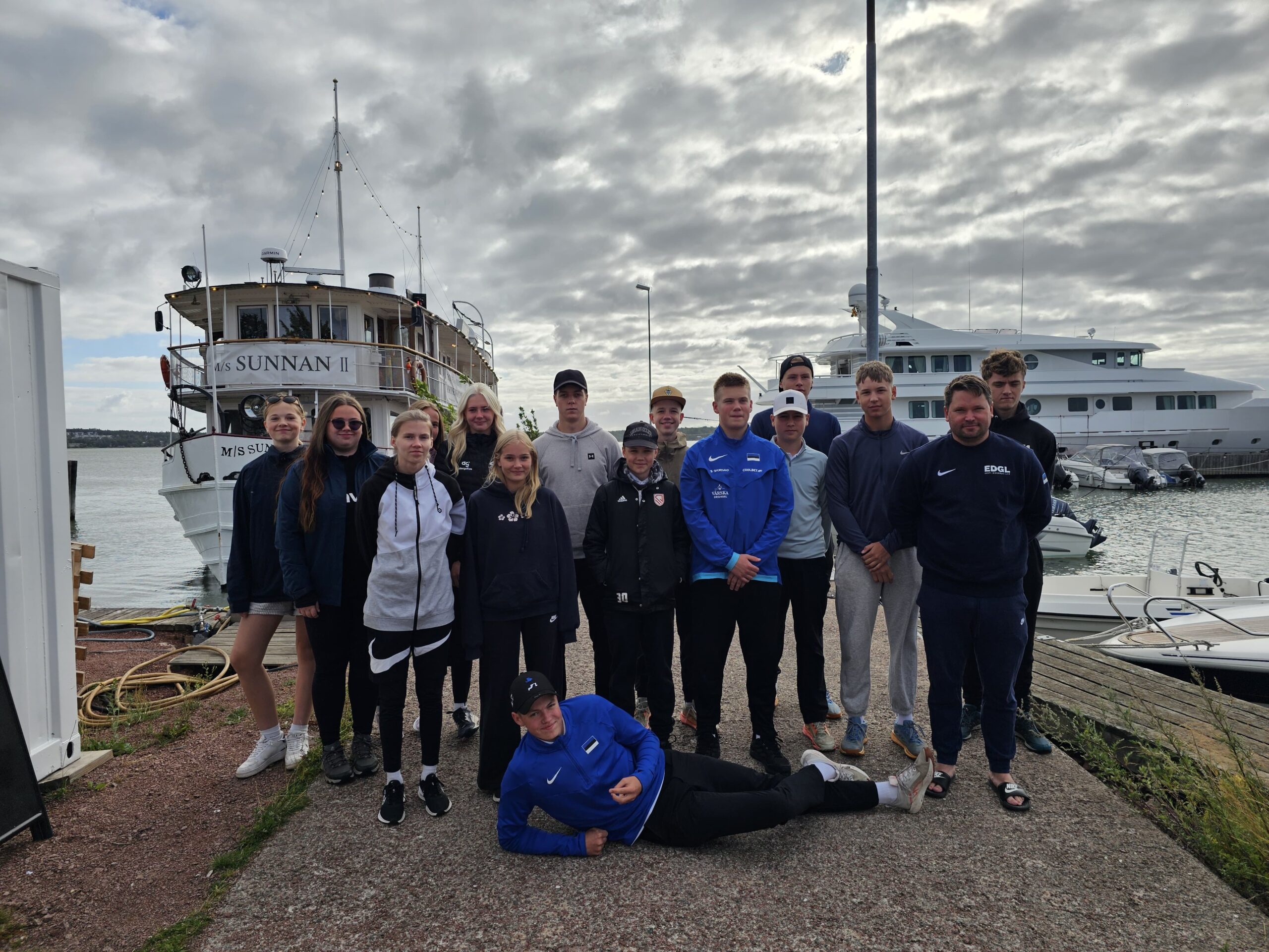 Eesti 14-liikmeline noortekoondis osaleb 6.–10. augustil Ahvenamaal rahvusvahelises noortelaagris ja Åland Open discgolfivõistlusel.